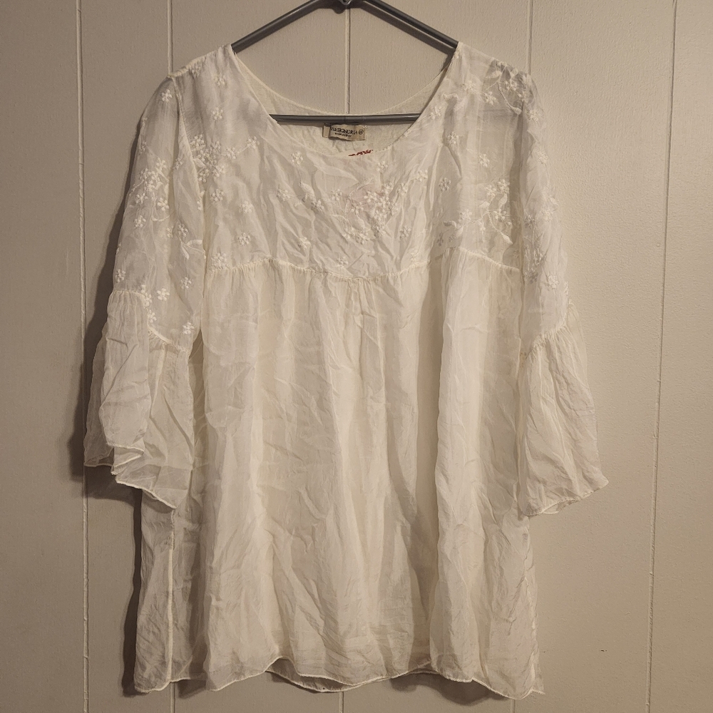 5/$10 NWT 3/4 bell sleeve white light weight blouse